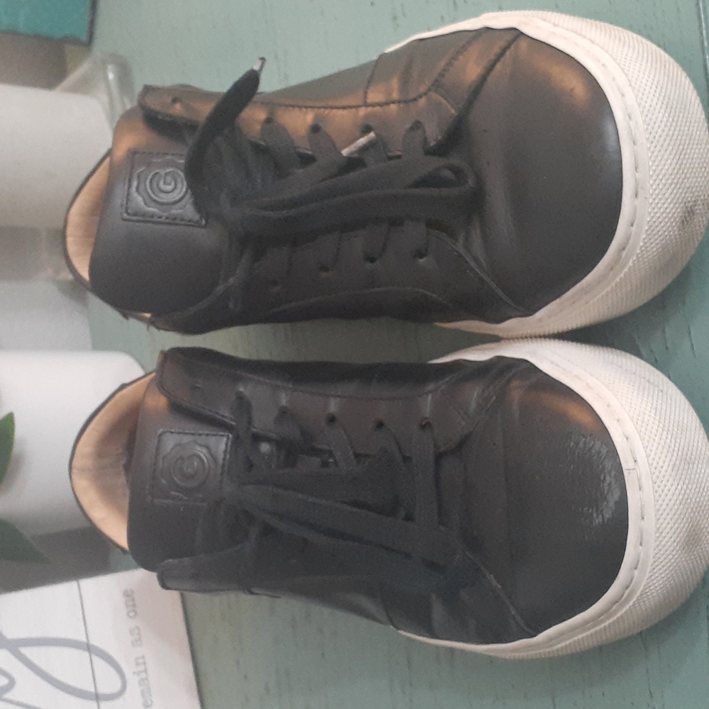 GREATS BROOKLYN SZ 9.5 MENS